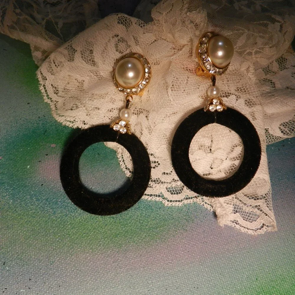 VTG Contempo hoop clip earrings black velvet pearlcore drop and dangle sparklers
